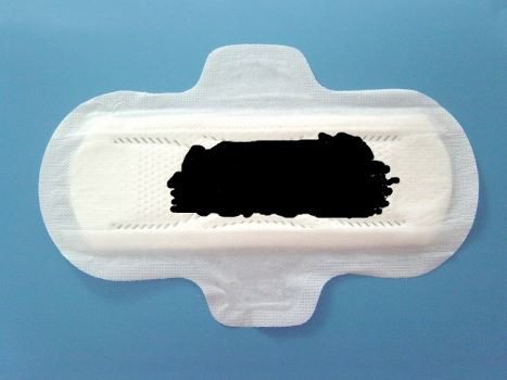 ra-mau-den-dau-ky-kinh-la-benh-gi